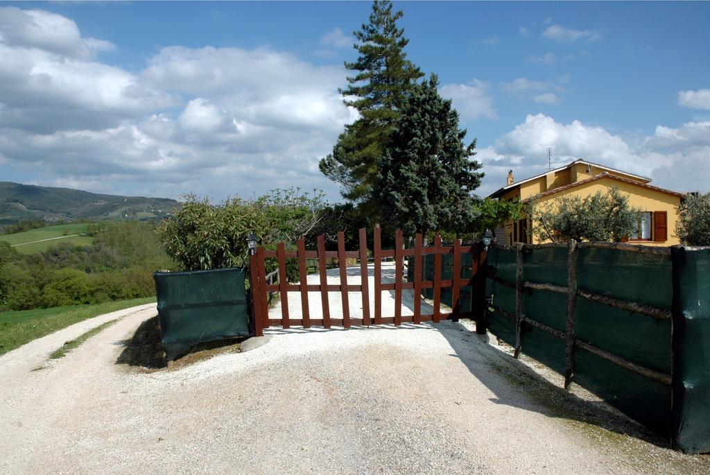 Casale Il Colle Deruta Villa Luaran gambar
